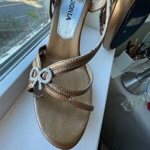 Lansonia gets gold/ bronze with rhinestones formal Women's heels